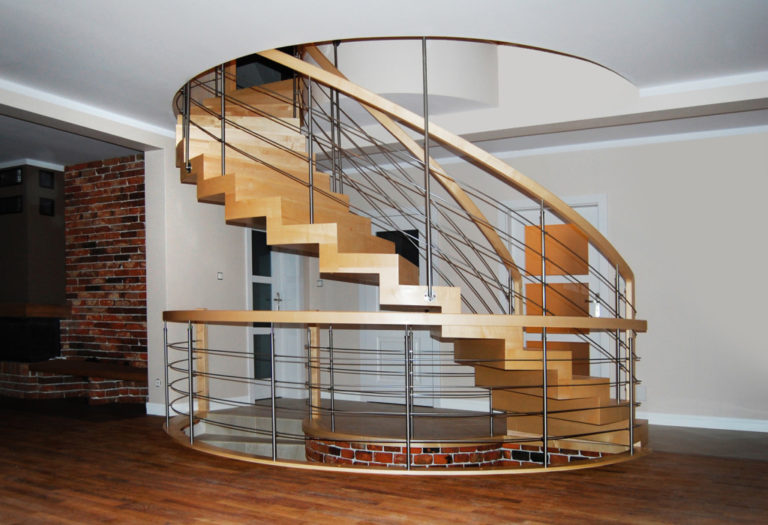Czy warto mieć schody drewniane w domu?