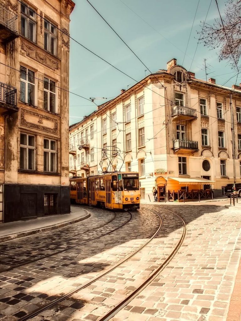 Wycieczki na Ukrainę: Przewodnik po ukraińskich tradycjach i obyczajach